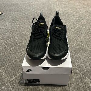 Men's Nike Air Max 270 size 13. NEW